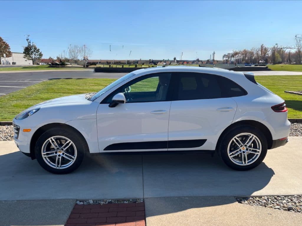 2018 Porsche Macan Base - Image 3