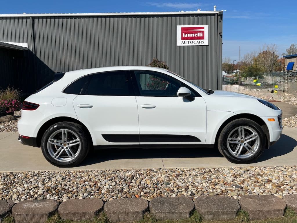 2018 Porsche Macan Base - Image 4