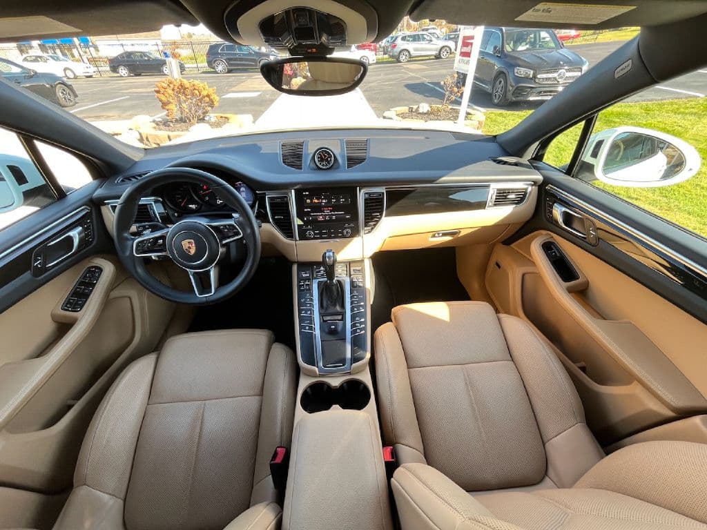 2018 Porsche Macan Base - Image 2